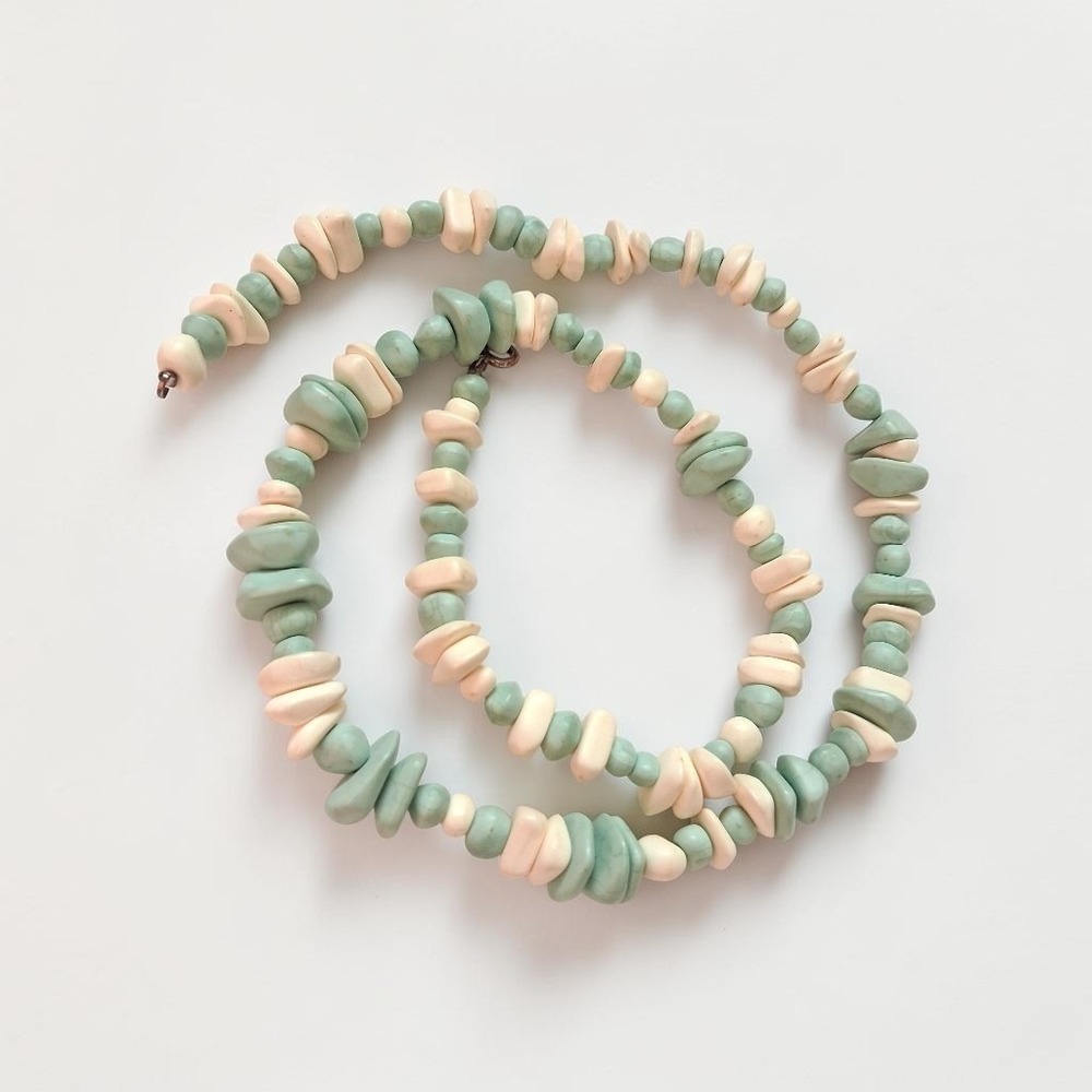 Vintage 70s Seafoam Turquoise Cream Chip Gem Necklace Southwestern Beachy